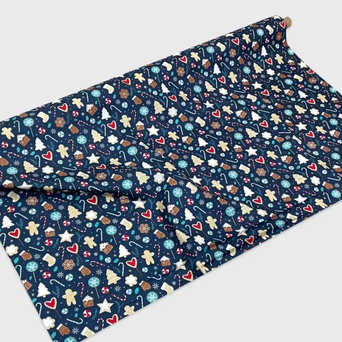 Tela Algodón Candy Navideño “Galletas Bajo las Estrellas” 120 cm ancho, Ideal para Artesanía y Detalles Festivos del Hogar - Rollo 30 m Modatelas